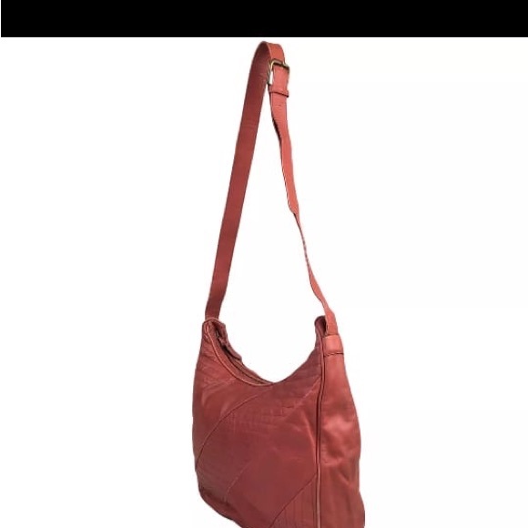 🔥🔥 EUC Red Fendi Bag Rare🔥🔥🔥 - Picture 4 of 14